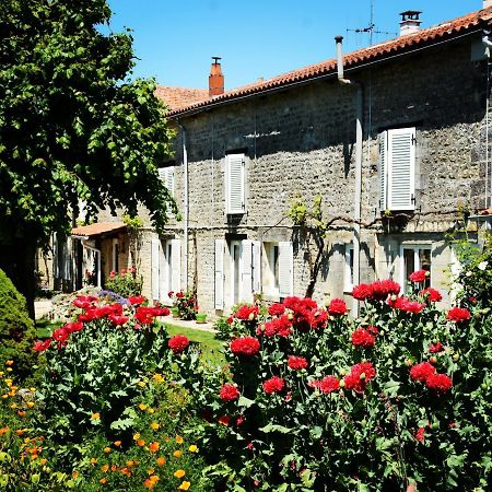 Les Noyers Aulnay Bed and Breakfast Aulnay  Eksteriør billede