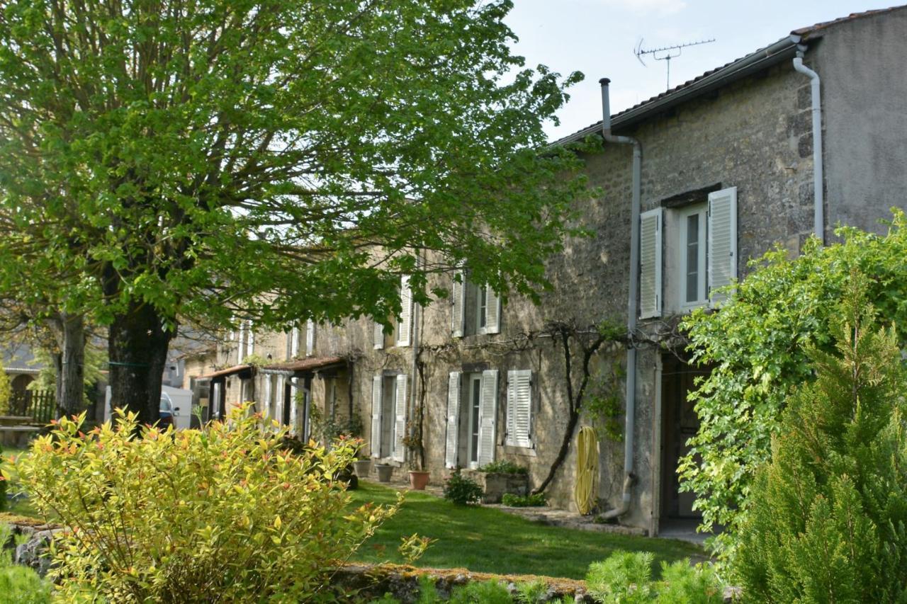 Les Noyers Aulnay Bed and Breakfast Aulnay  Eksteriør billede