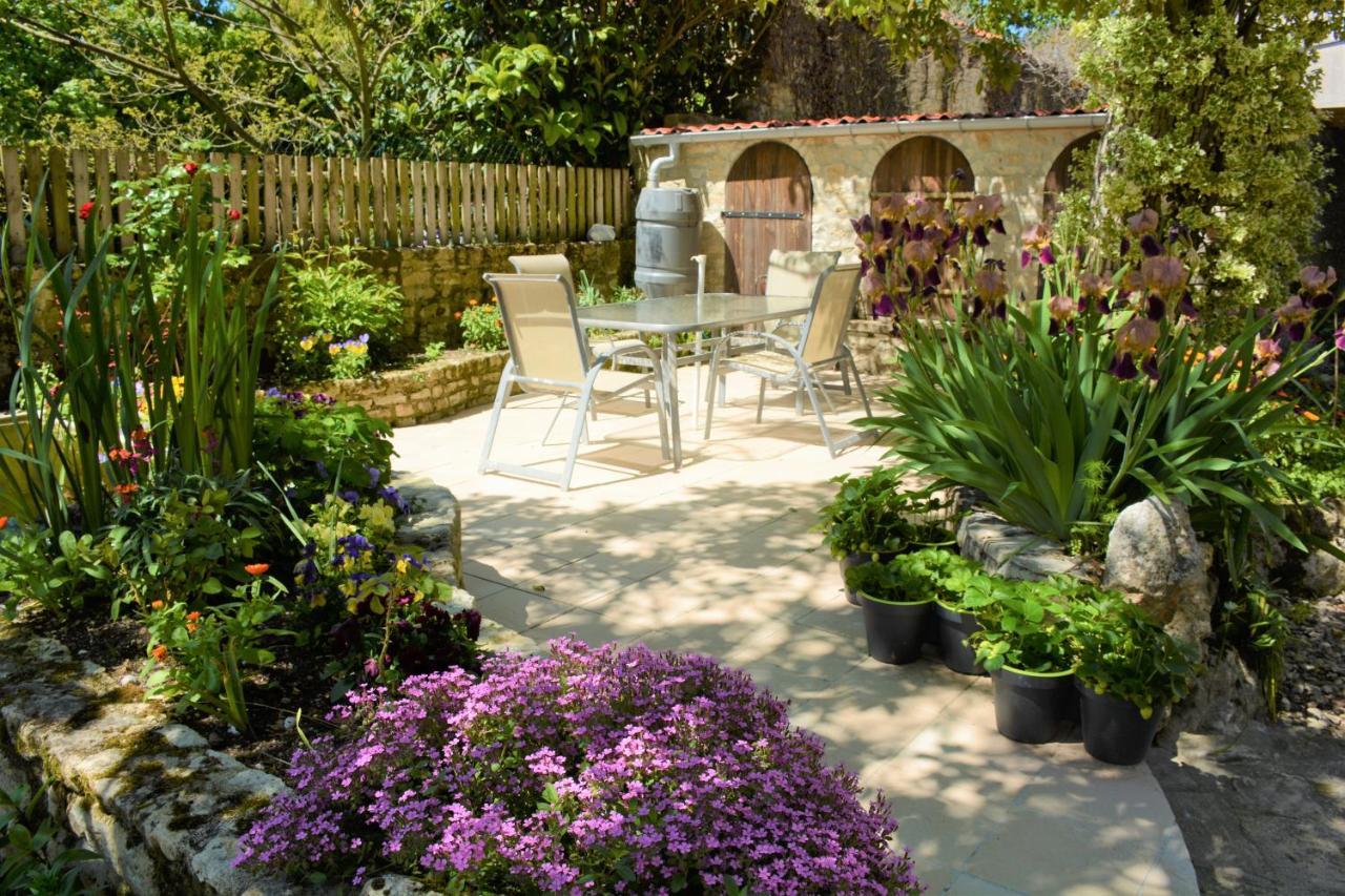 Les Noyers Aulnay Bed and Breakfast Aulnay  Eksteriør billede