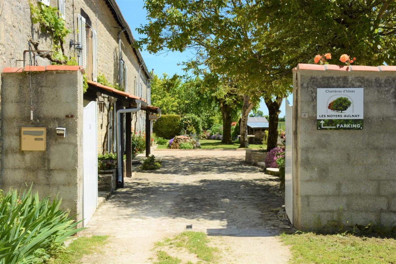 Les Noyers Aulnay Bed and Breakfast Aulnay  Eksteriør billede