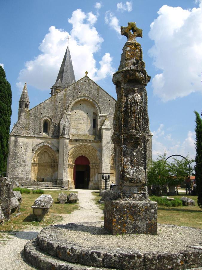 Les Noyers Aulnay Bed and Breakfast Aulnay  Eksteriør billede