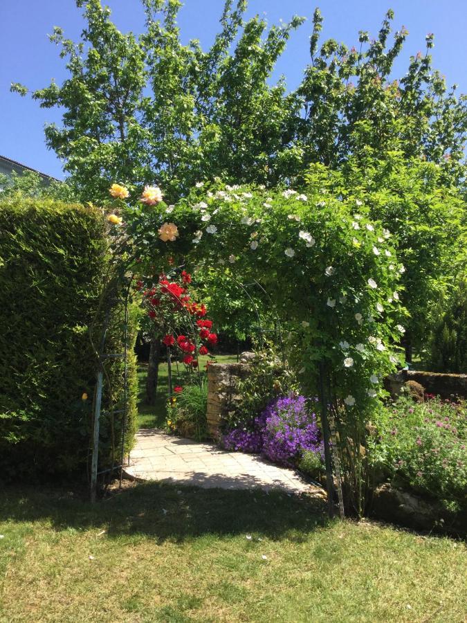Les Noyers Aulnay Bed and Breakfast Aulnay  Eksteriør billede